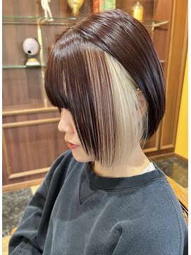 ネイク(Nake) インナーカラー/ホワイトブロンド/ミニボブ/ショートボブ