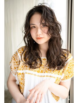 マグノリア オモテサンドウ(MAGNOLiA Omotesando) 根元からのゆったりスパイラルパーマ・・・HINATA