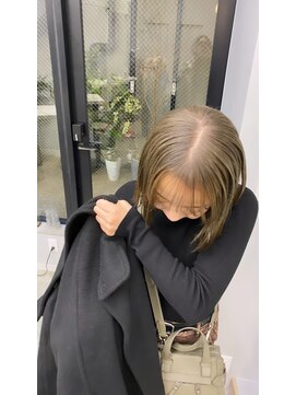 ヴァーディ オモテサンドウ(Vardy omotesando) オリーブベージュ/ケアブリーチ/グレージュ