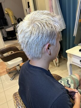 ミオ ベガ(Mio'' VEGA) ホワイトスパイキーショート