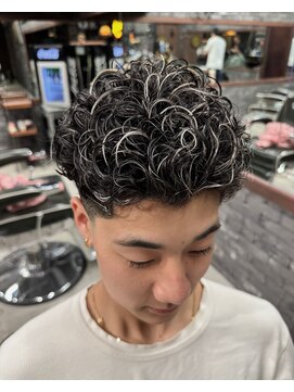 フォーコーナーズカットショップスリーセント 栄(FourCornersCutShop 3/cent) スパイラルパーマ/極道パーマ/宮城リョータ/クルクルパーマ