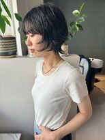 アム(amu)&nbsp;ウルフパーマ/ニュアンスパーマ/顔まわりレイヤー/ダークグレ