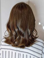 ジュリアンマーラ(Julien Mara) 切りっぱなしミディ/外ハネボブ/アッシュブラウン/ツヤ感/透明感