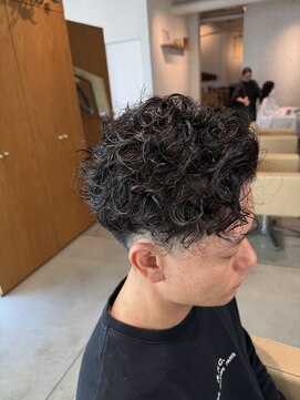 スパイラルパーマ/刈り上げ/アップバング