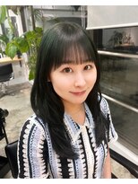 トエン(toen) オリーブグレーカラー×レイヤーカット