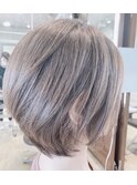 大人可愛い30代40代50代白髪ぼかしシルバーベージュレイヤーボブ