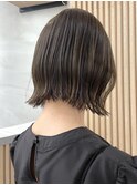 透明感オリーブグレージュ 切りっぱなしボブ