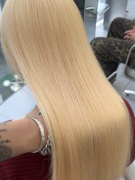 リトバイトゥルークリエイション 大宮(Re:to by True Creation) 【ケアブリーチ】プラチナブロンド×艶ストレート