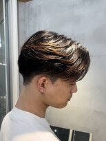 ニコ トウキョウ ロジック(nico TOKYO Logic)&nbsp;刈り上げセンターパートテーパーフェードカットニュアンスパーマ