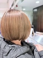 ヘア&エステ ヒロイン 西武池袋店&nbsp;動きが柔らかく見えるナチュラルハイライトボブ