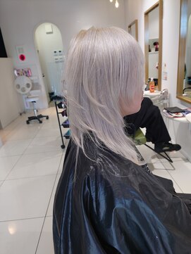 ルクール ヘアー プレジー(Le Coeur HAIR Plaisir) ホワイトカラー