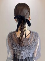 ヌー 栄(nuu)&nbsp;【Orie】編みおろし タイトアレンジ リボンアレンジヘア