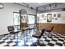 ヘアーデザインサロン スワッグ(Hair design salon SWAG)の雰囲気（オールドアメリカンテイストの店内）