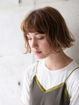 エムクランメイクス 原宿 表参道(m.clan MAKE'S) 耳かけ ひし形シルエット 小顔 ボルドー【エアリーショート/ボブ