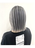 ホワイトシルバー×切りっぱなしボブ