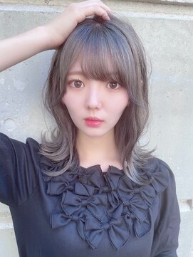 サンカク(SANKA KU) 王道流し前髪/ひし形ミディアム/ピスタチオグレージュ