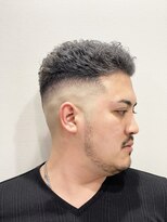 銀座マツナガ 神田店 30代40代メンズ刈り上げフェードスタイルかき上げ短髪ワイルド