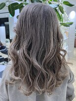 ステア ケース(stair case)&nbsp;白髪を活かしながらデザインを楽しみたい方へ　40代50代60代