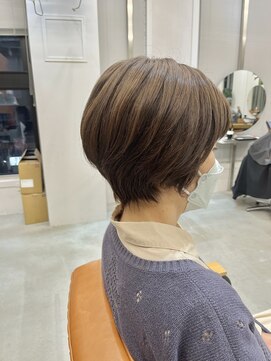 セム(sem) ツヤツヤショートボブ×白髪ぼかしハイライト×髪質改善カラー