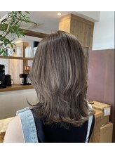 リーファ(reefur)&nbsp;くびレイヤー斜めバング小顔愛されベージュカラー