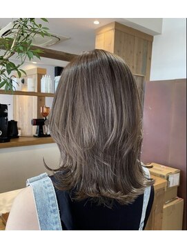 リーファ(reefur) くびレイヤー斜めバング小顔愛されベージュカラー