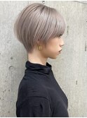 ダブルカラーショートカットハイトーン前髪ありショートボブ30代