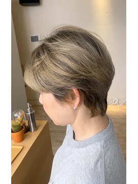 ソイア 春日井店(Soea) ケアブリーチ プラチナブロンドシャドウルーツ