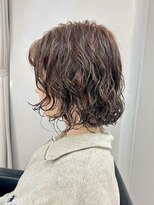 ホロ(hollo)&nbsp;切りっぱなしボブパーマアッシュベージュレイヤーボブカット