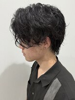 ヒュイル バイ ニアウ(Hwyl by Niau)&nbsp;メンズセンターパートパーマ波巻パーマスパイラルパーマ刈り上げ