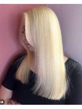 ダズリングディア(Dazzling Deer) 抜きっぱなしブロンド／ロング／ハイトーン／ストレート