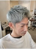 白髪ぼかしシルバーグレー＋アップバングショート