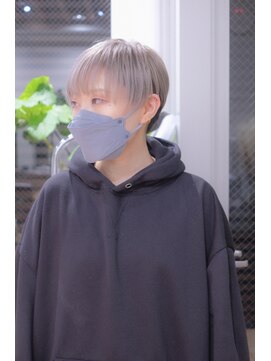 ソレイユ(Soleil) 刈り上げショート/ツーブロック/ブリーチ/グレー/表参道【松本匡