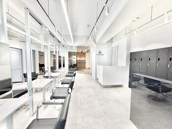 ゴート(GOATO)の写真/白を基調とした高級感ある店内。最高な空間で最高な髪型を創るメンズサロン”GOATO”［天文館/鹿児島］