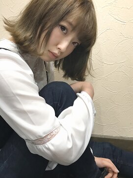 ヘアーデザイン ルシア(Hair Design Lucia) ハイ透明グレージュ×切れっぱなしボブ