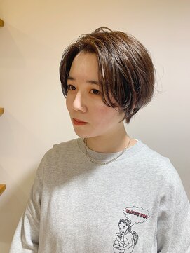 トッカ ヘアアンドトリートメント 難波店 アパレル系スタッフに人気◎前髪長めの小顔ショート☆