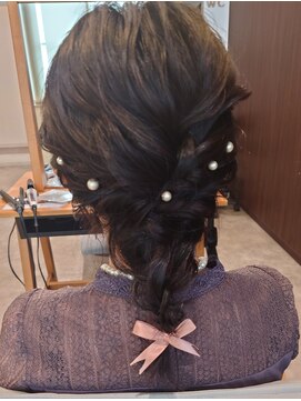 ビスポーク(BESPOKE) お呼ばれアレンジ♪20代30代40代大人可愛いタイト編みおろし