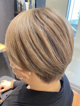 アキオドットヘアー(AKIO.hair) オシャレ刈り上げショート！　襟足スッキリハンサムショート