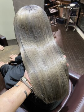 テテ(TETE) 艶シルバー 心斎橋×長堀橋