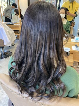 フツーロ 栄(FUTURO) ツヤツヤ、ヴァイオレット