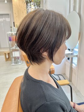 セム(sem) ショートボブ×白髪ぼかしハイライト×髪質改善カラー