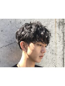 《メンズパーマで垢抜け◎》再現性の高いカットとトレンドパーマで、簡単スタイリングでもキマる髪型に＊