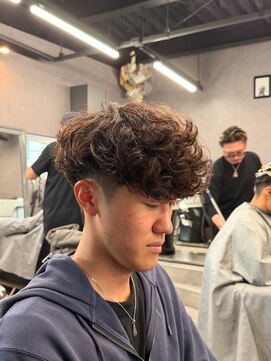 リッチブランドアンドコー(Rich Brand&Co) スペインカールスパイラルパーマツイストパーマフェード短髪