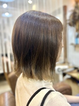 クオリア(QUALIA) 外ハネボブ×赤みを抑えた透明感アッシュベージュ/髪質改善柏