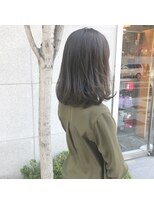 デフィー(DEFY) 鎖骨レングスのミディアムスタイル