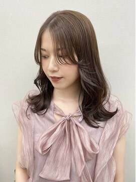 ルーナ(Luna) フェイスレイヤー 前髪長めセミディ