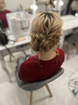 ラモ(RAMO) サイドアップヘア