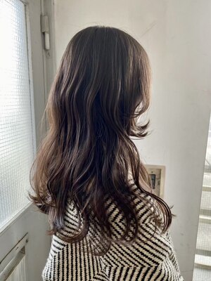 流行りのレイヤーカットで動きのある上品なスタイルに♪傷み・パサつきのお悩みを解消するヘアケアも人気！