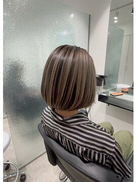 アオ(AO) ベージュのバレイヤージュカラー