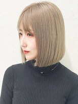 ミスグランディーヴィラス(Miss Grandee VILLAS) ハイトーンブリーチくすみベージュ大人ボブ