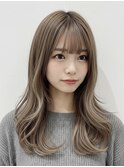 柔らかなスモーキーベージュ